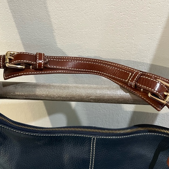 Dooney & Bourke | Mary Hobo Shoulder Bag - Picture 7 of 8